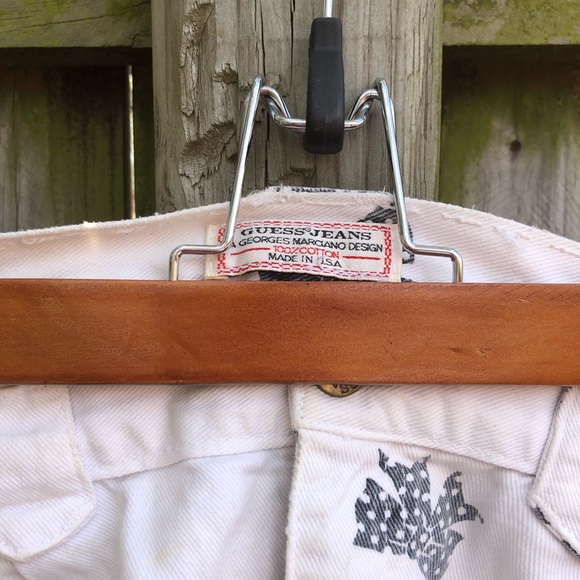 Vintage Guess Women’s High-Waisted Shorts - Picture 4 of 7